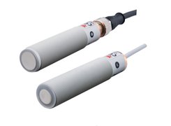 Ultrasonic sensors with 1 analog + 1 digital output. Sensing range: 50 - 400 mm, 100 - 900 mm, 200 - 2.200 mm